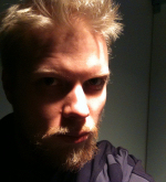 Sakari mietteliäänä